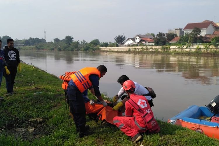 Jasad Pria Paruh Baya Yang Lompat ke Kali Cisadane, Ditemukan