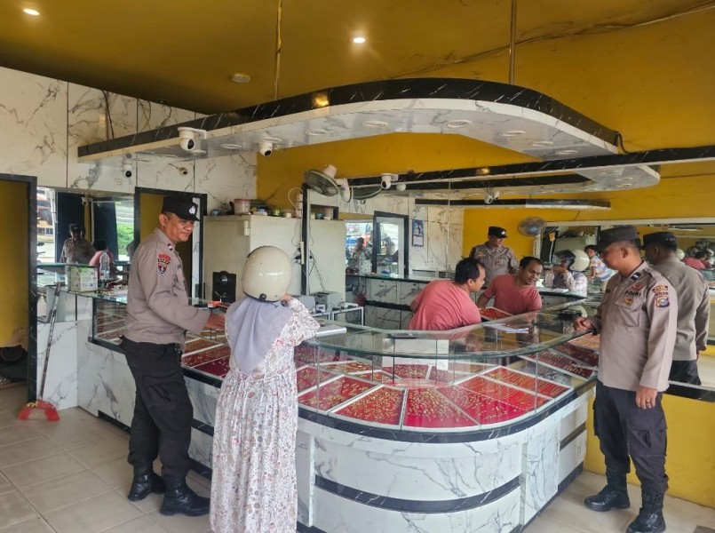 Polsek Bandar Sei Kijang Kembali Laksanakan Kegiatan Rutin Yang Ditingkatkan (KRYD) untuk Harkamtibmas di Toko Mas