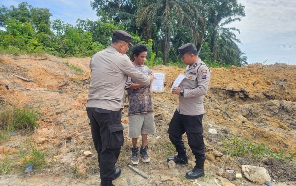 Kapolsek Bandar Sei Kijang AKP Abdul Halim Pimpin Langsung Patroli Karhutla