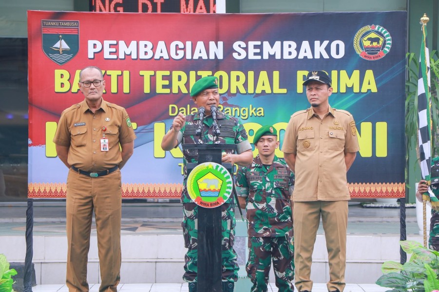 Dihadiri Walikota Pekanbaru, Korem 031/Wira Bima Bagikan Sembako Kepada Masyarakat