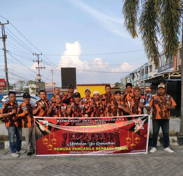Luar Biasa KOTI Pemuda Pancasila (PP) Pleton II Provinsi Riau Berbagi Takjil