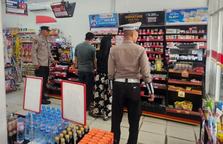 Polsek Bandar Sei Kijang Kembali Laksanakan KRYD, Patroli Rutin di Toko Swalayan