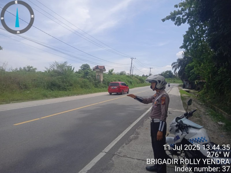*Polsek Bandar Sei Kijang Laksanakan Patroli dan Pengaturan Arus Lalu Lintas*