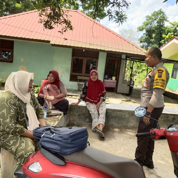 Bhabinkamtibmas Polsek Bandar Sei Kijang Ajak Para Ibu Cegah KDRT dan Kenakalan Remaja