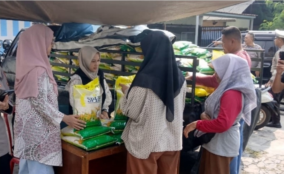 Gerakan Pangan, 2,5 Ton Beras Ludes Diserbu Warga Senapelan