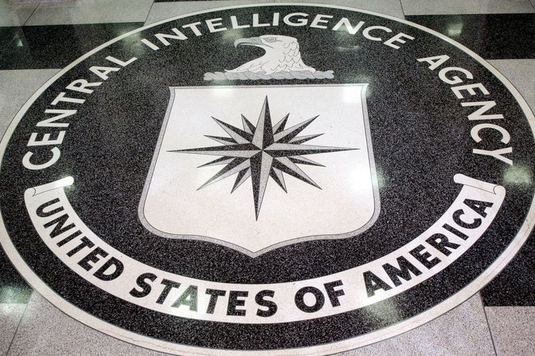 FBI Tembak Pria Bersenjata Yang Mencoba Masuk Markas Besar CIA