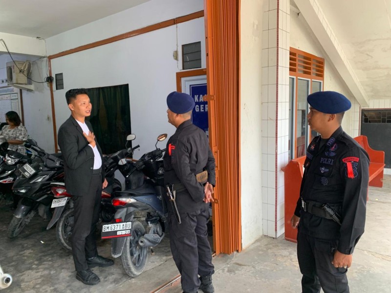 Wujudkan Rasa Aman Ibadah, Brimob Polda Riau Gelar Patroli Dialogis di Gereja HKBP Sumbersari