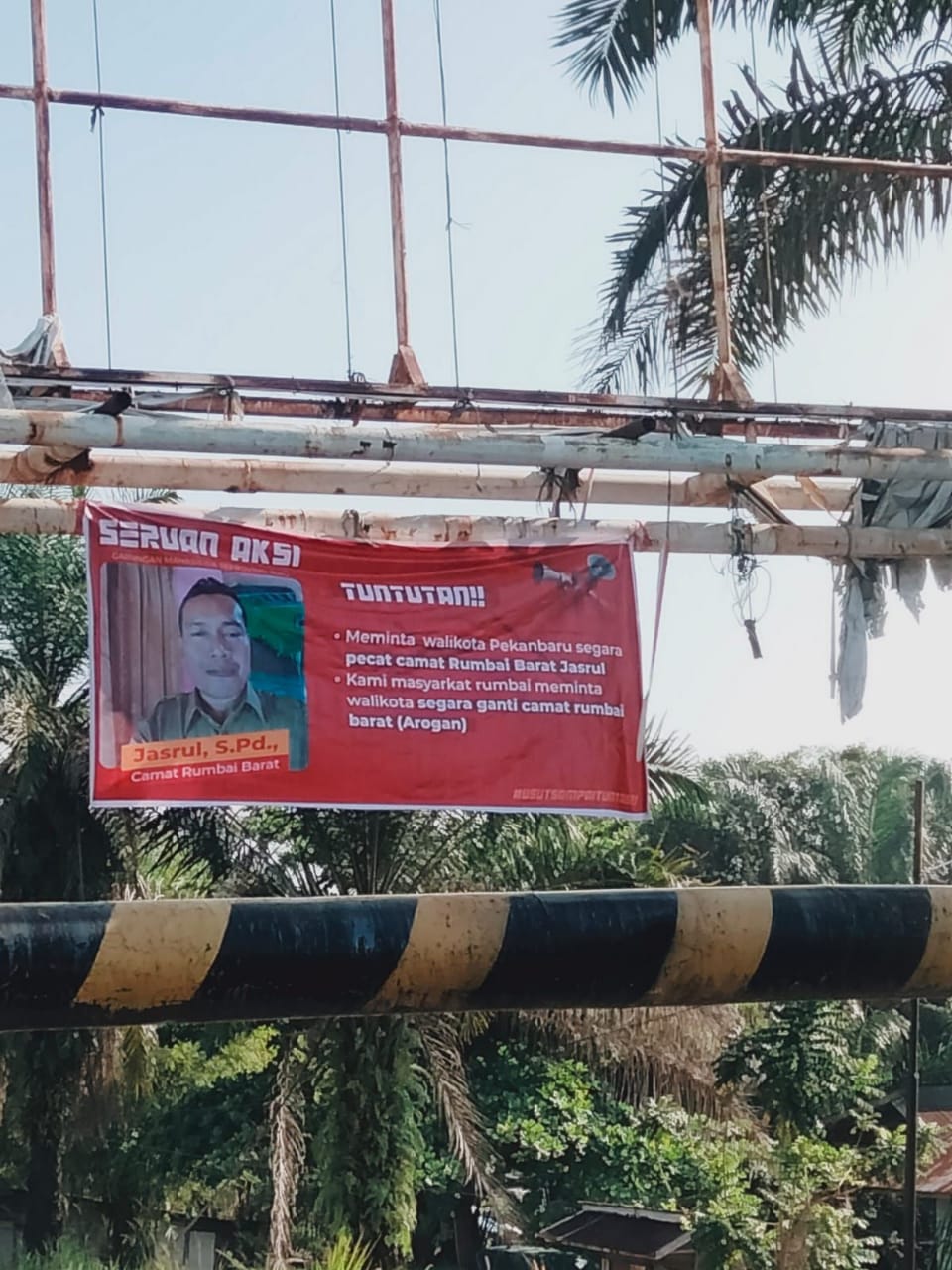 Viral Spanduk Copot Camat Rumbai Barat, Ini Penjelasan Jasrul SPd, MM