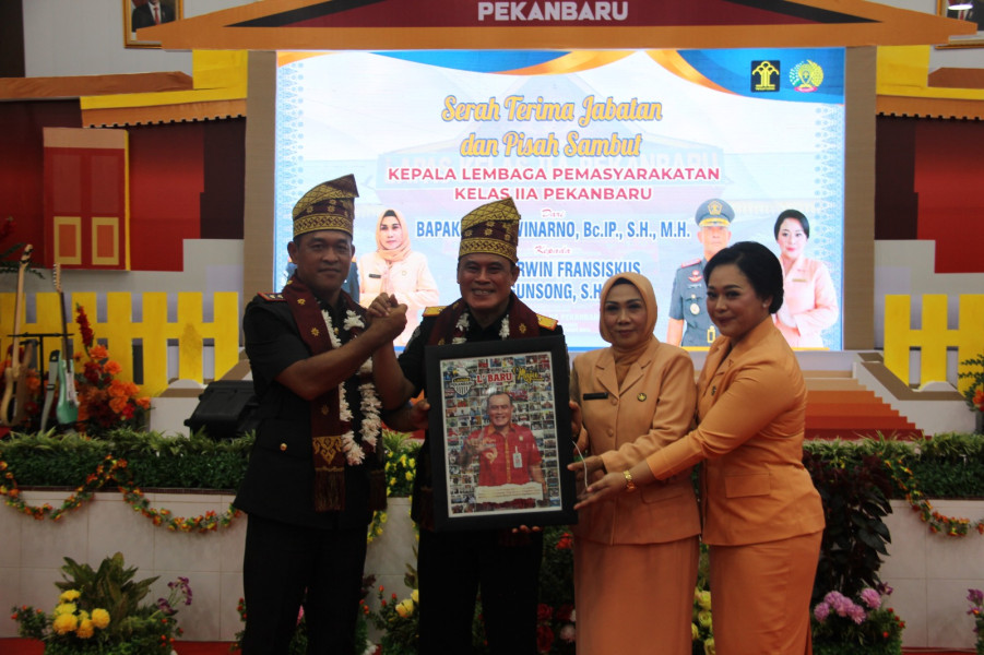 Tangis Haru pegawai Lapas Pekanbaru Dalam Acara Pisah sambut dan Sertijab Kalapas Pekanbaru