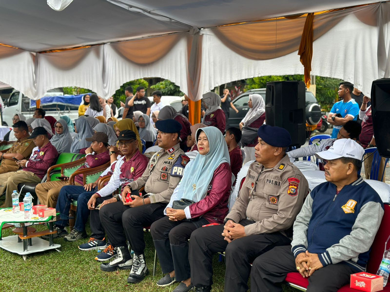 Pembukaan Turnamen Sepak Bola SMANDA CUP, Satuan Brimob Polda Riau Berikan Pesan Cooling System Pilkada 2024 Aman dan Damai