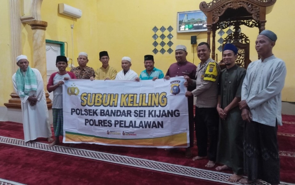 Jaga Kondusifitas Lewat Cooling System, Polsek Bandar Sei Kijang Gelar Subuh Keliling di Masjid Nurul Iman
