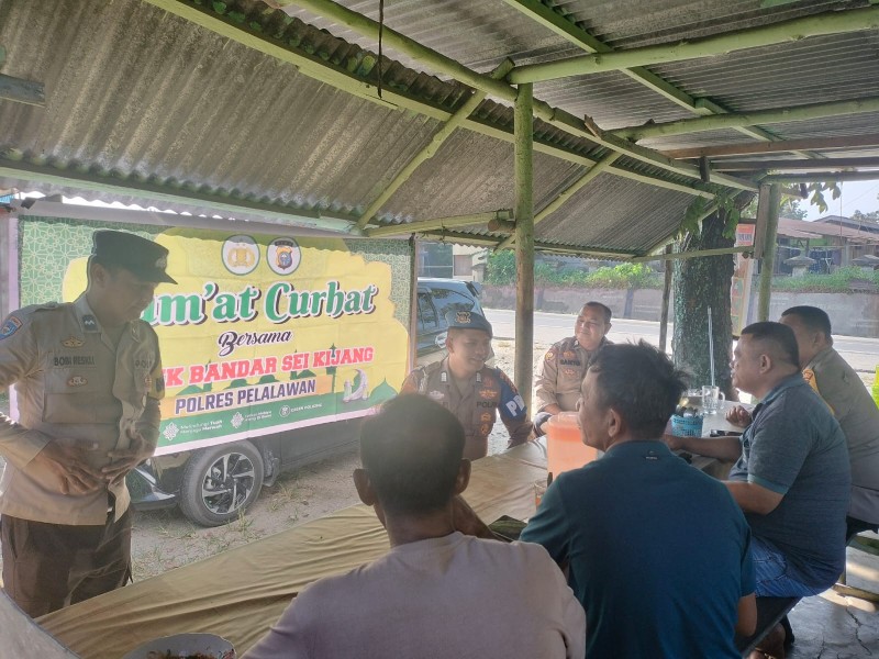 Polsek Bandar Sei Kijang Laksanakan Jumat Curhat untuk Meningkatkan Kepercayaan Masyarakat di Warung Bu Asmar