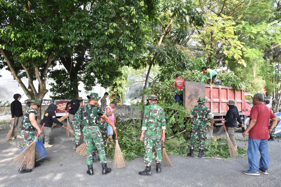 Merespons Instruksi Presiden, Danrem 031/WB Instruksikan Jajaran Laksanakan Aksi Peduli Kebersihan Hingga ke Pedesaan