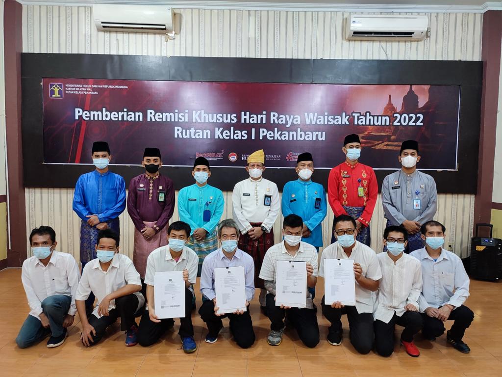 11 WBP Rutan Pekanbaru mendapatkan remisi khusus Hari Raya Waisak Tahun 2022