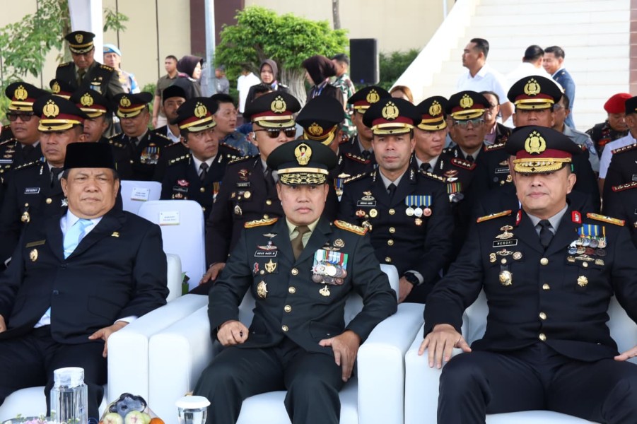 Pangdam XIX Tuanku Tambusai Hadiri Puncak Peringatan Hari Bhayangkara Ke-80 di Mapolda Riau