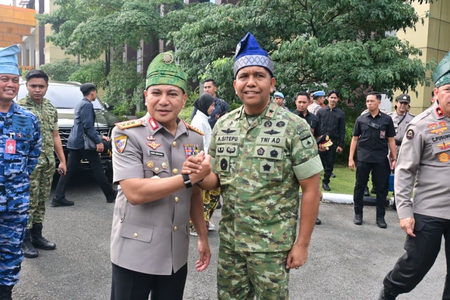 Jalin Soliditas dan Kebersamaan, Danrem 031/WB Hadiri Acara Kenal Pamit Kapolda Riau