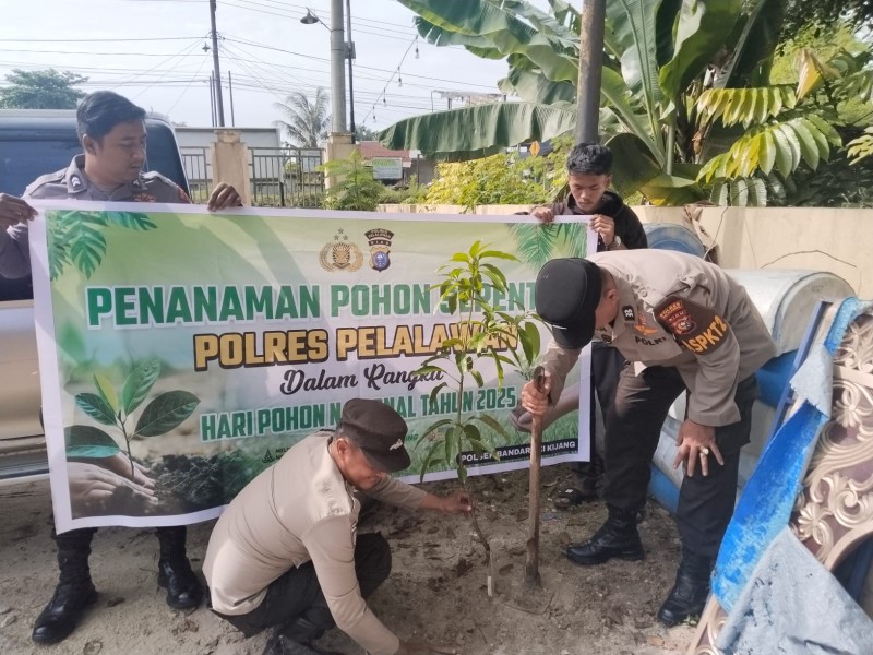 Polres Pelalawan Gelar Penanaman Pohon dalam Rangka Memperingati Hari Pohon Nasional 2025