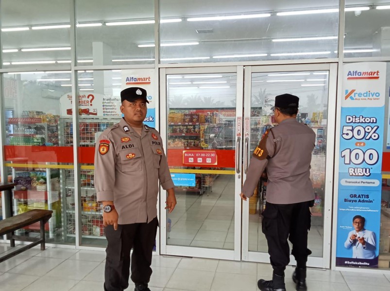 Polsek Bandar Sei Kijang Laksanakan Kegiatan Rutin Yang Ditingkatkan (KRYD) untuk Harkamtibmas Kepada Karyawan Alfamart