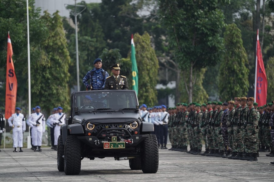 Kodam XIX/Tuanku Tambusai Gelar Upacara Peringatan HUT ke-80 TNI di Halaman Kantor Gubernur Riau