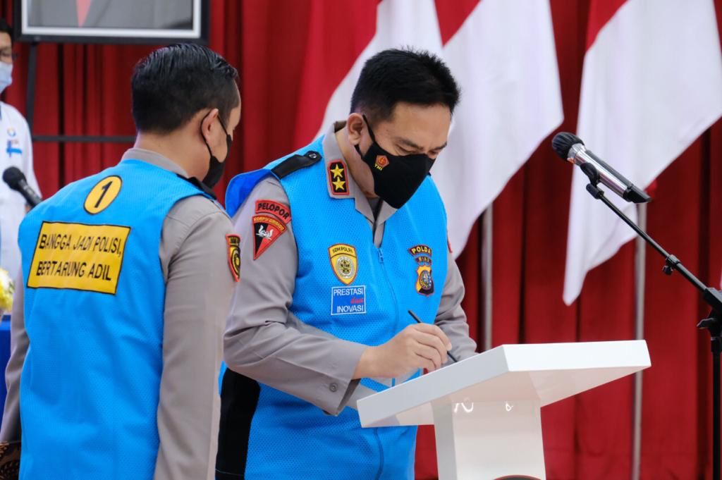 Tanda Tangani Pakta Integritas, Peserta Seleksi Polri Sumber Sarjana Dimulai. Kapolda Riau : Terapkan Skema dan Tahapan Seleksi Yang Terbaik