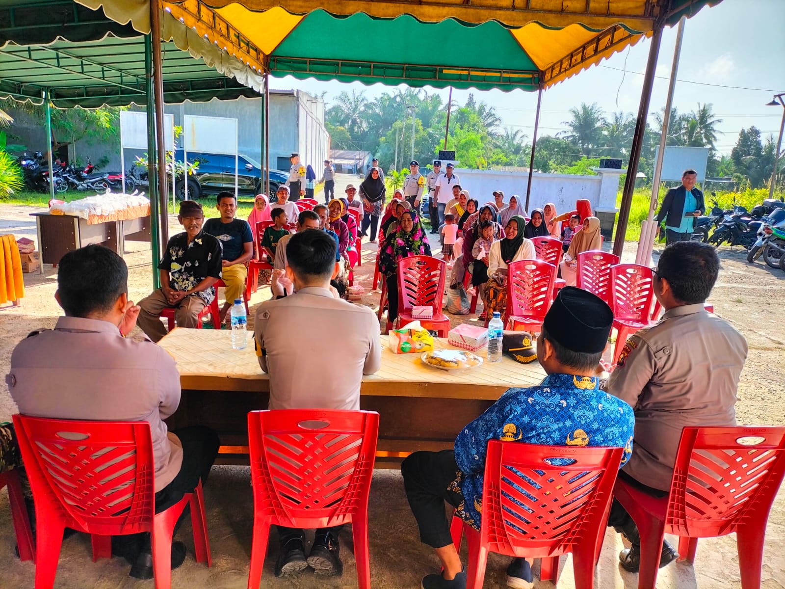 Jalin Silahturahmi, Kapolres Rohil Terima Curhat Jum'at Warga TPTM