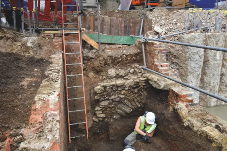 Arkeolog Temukan Toilet Berusia 800 Tahun, Ungkap Yahudi Inggris Tidak Makan Babi