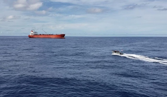 TNI AL Selamatkan WNA yang Terapung di Laut Natuna Utara