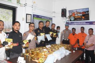 Bea Cukai dan Satresnarkoba Polres Bengkalis Kejar Sampai Dapat Kapal Pembawa 90 Kg Sabu dan Ribuan Pil Ekstasi