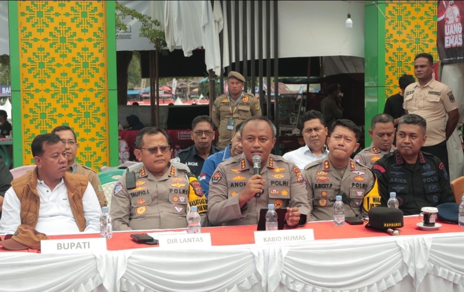 Polda Riau Gelar Konferensi Pers Pengamanan Pacu Jalur 2025 di Kuansing