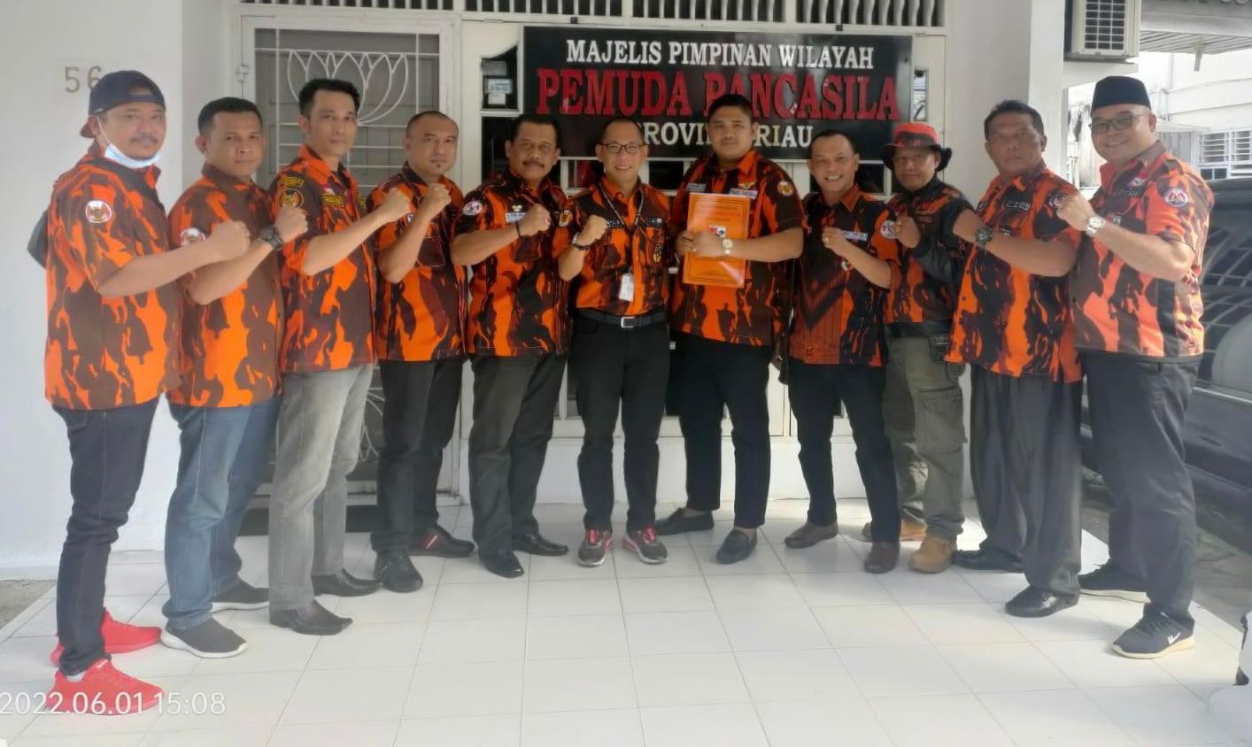 MPW Pemuda Pancasila Riau Serahkan SK Buyung Achmad Chan Sebagai Dankoti Pemuda Pancasila Provinsi Riau