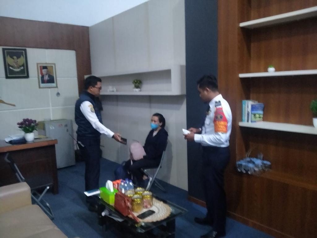 Imigrasi Dumai Amankan WN Malaysia Berpaspor Indonesia