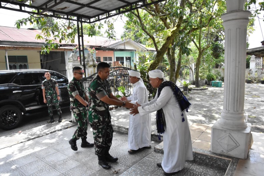 Danrem Temui Tuan Guru Syafri, TNI–Ulama Satukan Langkah Jaga Kedamaian Riau