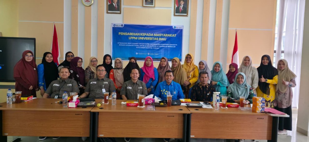 Optimalisasi Deep Learning untuk Pembelajaran Sains Eksperimen Sensor pH Berbantuan Smartphone Tingkatkan Keterampilan Mengajar Guru MGMP Kuantan Tengah
