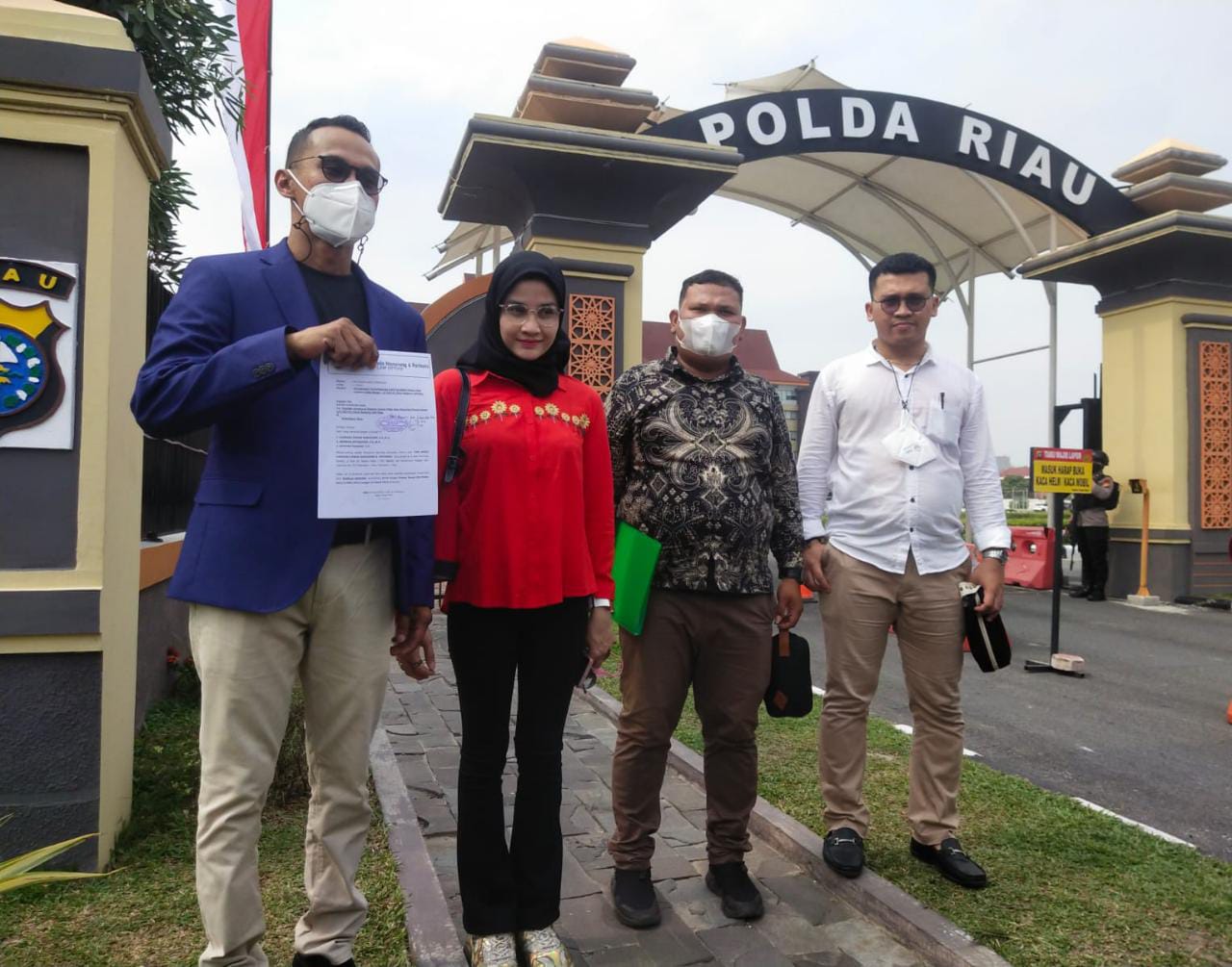 Gisela Kartika Istri Pertama Agung Nugroho , Datangi Mapolda Riau Pertanyakan Laporan Surat Nikah Palsu 12 Tahun Yang Lalu