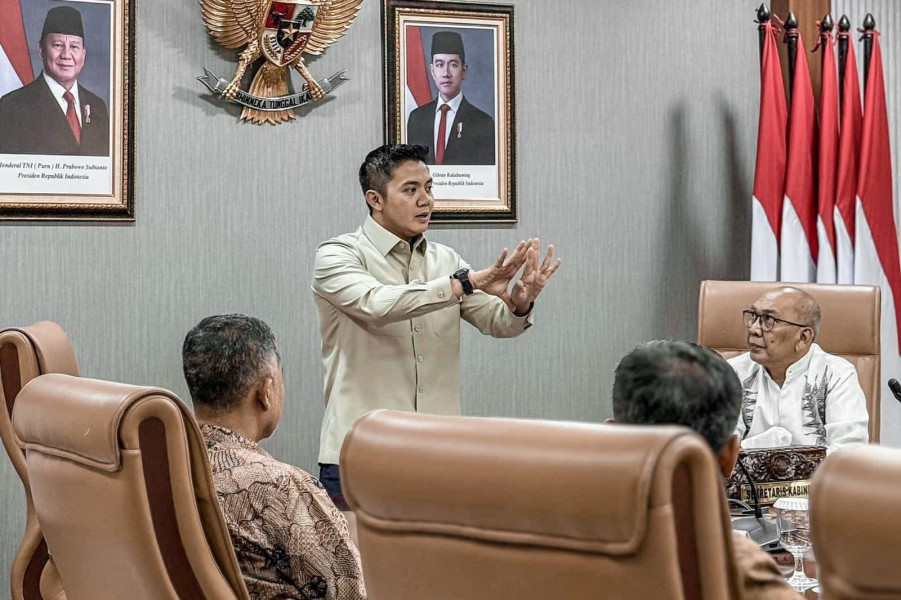 Sekretaris Kabinet Mayor Teddy Berikan Arahan Kepada Pegawai Seskab