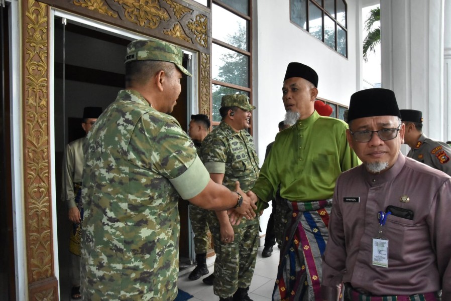 Danrem 031/WB Brigjen TNI Dr. Agustatius Sitepu, S.Sos.,M.Si.,M.Han Hadiri Momen Silaturahmi Penuh Keakraban Pangdam XIX/TT dan Pemkot Dumai