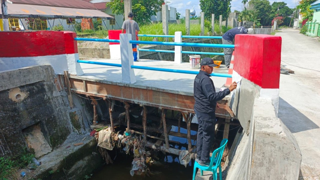 Polsek Kulim Tuntaskan Pembangunan Jembatan Merah Putih, Akses Warga Kian Lancar