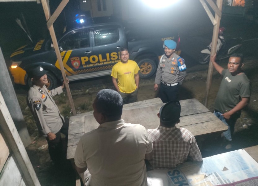 Personil Polsek Bandar Sei Kijang Laksanakan Sambang Ke Pos Sat Kamling, Tingkatkan Keamanan dan Solidaritas Warga