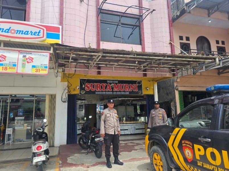 Polsek Bandar Sei Kijang Gelar Kegiatan Rutin Yang Ditingkatkan (KRYD) Memberi Himbauan Kamtibmas Kepada Pemilik Toko Mas