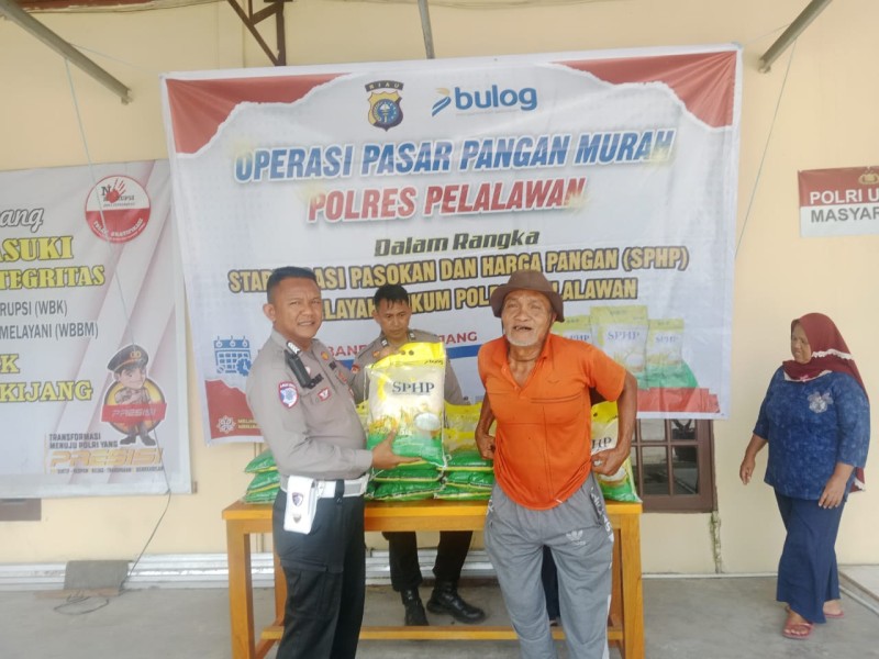 *Operasi Pasar Pangan Murah Polres Pelalawan Berhasil di Wilayah Hukum Polsek Bandar Sei Kijang*