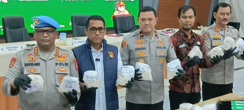 Polda Riau Amankan Heroin dari Dua Tersangka di Bengkalis, Ditaksir Bernilai Rp68 Miliar