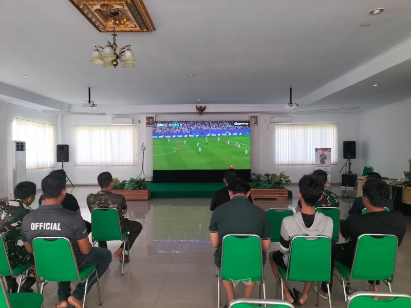 Nonton Bareng Gembira Piala Dunia 2026, Korem 031/WB Wujudkan Kebersamaan dan Soliditas TNI-Rakyat
