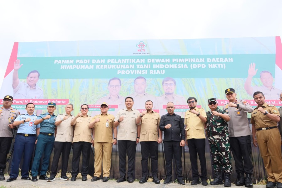 Kasdam XIX/Tuanku Tambusai Hadiri Panen Raya Padi dan Pelantikan Pengurus DPD HKTI Provinsi Riau