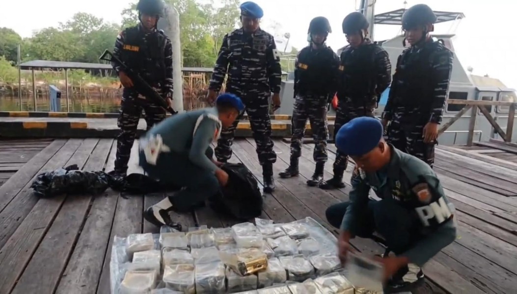 TNI Angkatan Laut Gagalkan Penyelundupan 48,54 Kg Sabu di Laut Dumai