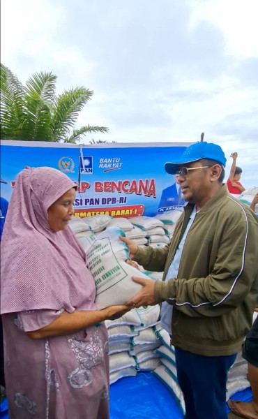 Buktikan Kerja Nyata, Arisal Aziz Anggota DPR RI Komisi XIII Fraksi PAN, Bagikan Bantuan Bencana di Sumbar dan Tamiang Aceh