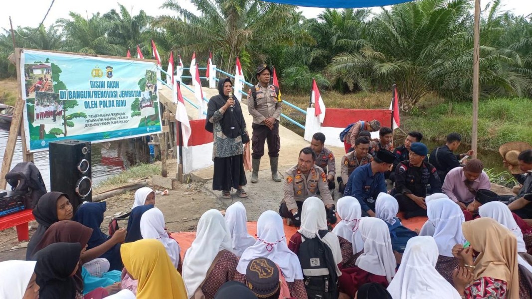 Brimob Polda Riau Wujudkan Akses Pendidikan Aman Melalui Jembatan Merah Putih Presisi
