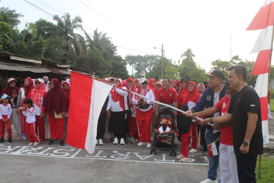 Ketua Fraksi Gerindra DPRD Siak Delvi Suseno, S.H. Buka Gerak Jalan Santai di KPR 2