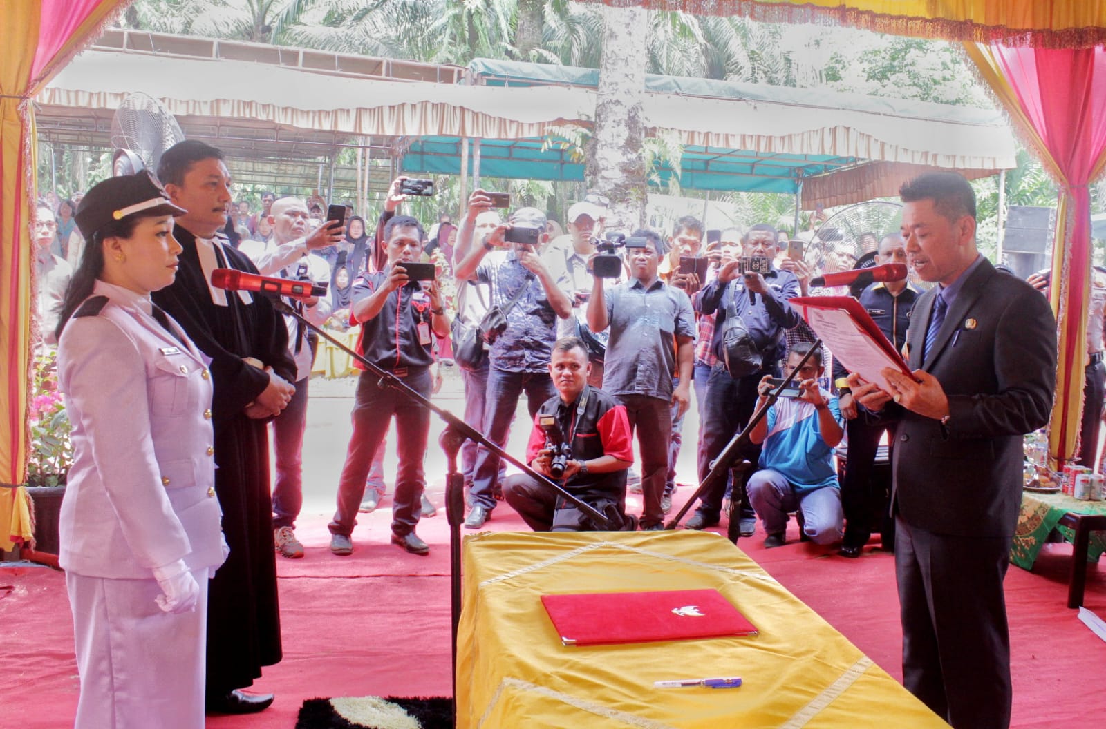 Resmi Dilantik, Bupati Rohil Minta Datin Penghulu Balam Jaya Turun ke Lapangan Serap Aspirasi Warga