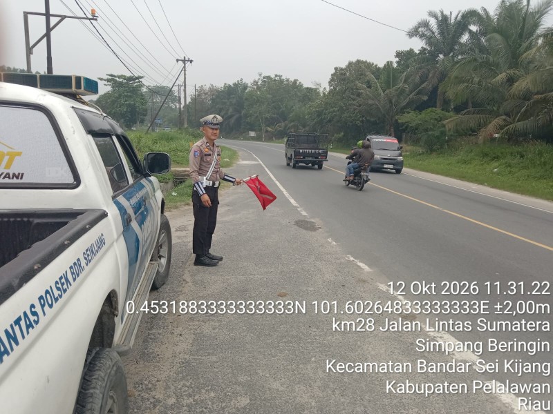 POLSEK BANDAR SEI KIJANG LAKSANAKAN PATROLI PREVENTIF DAN PENGATURAN ARUS LALU LINTAS DI JALINTIM
