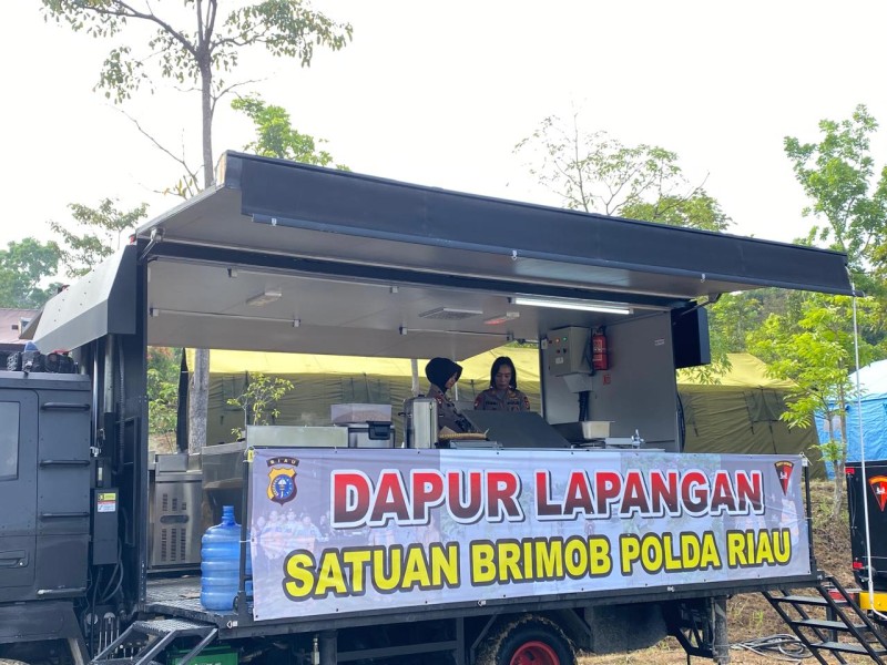 Brimob Polda Riau Menggelar Dapur Lapangan Mendukung Kegiatan Jambore Karhutla